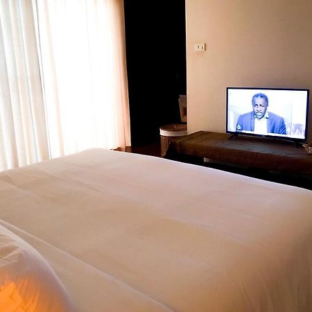 Siam Bright Suite Bangkok Bagian luar foto